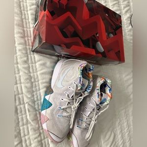 Girls US size 4Youth Kyrie 4(GS)